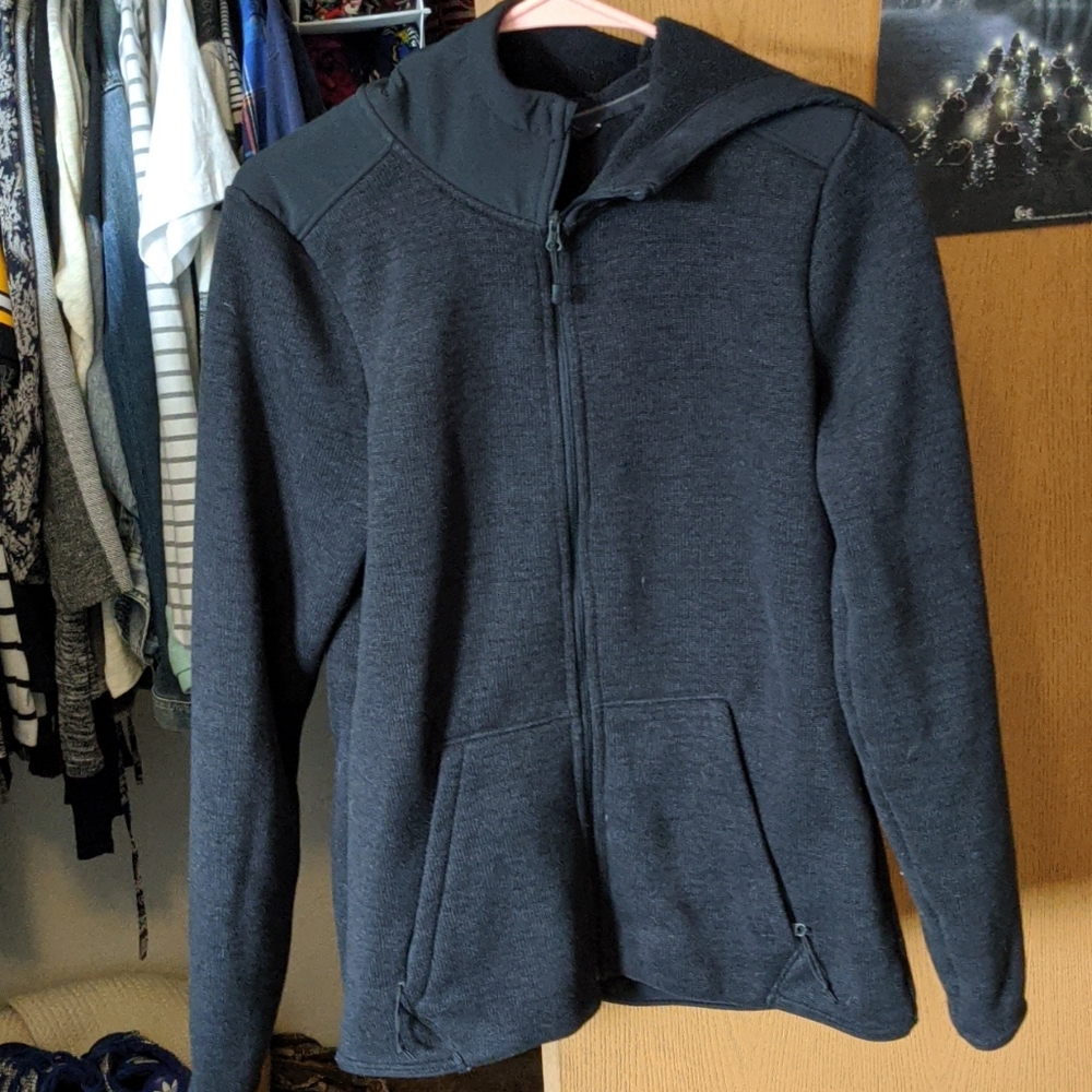UA cold gear fitted zip size small